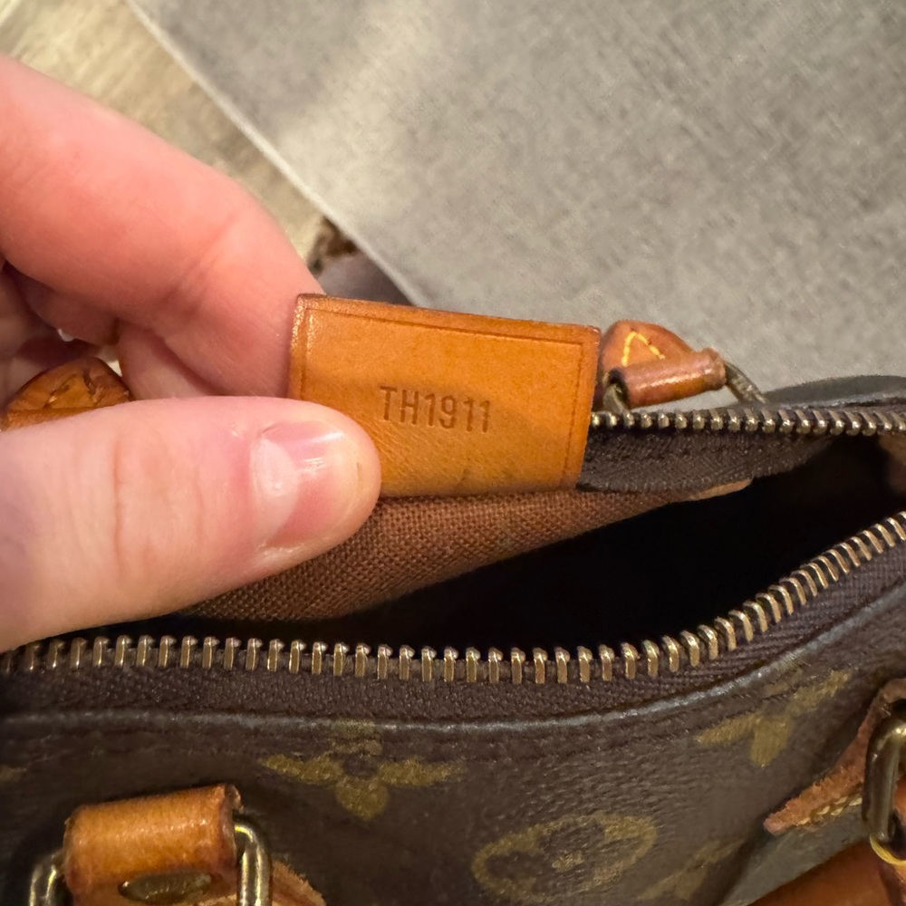 LOUIS VUITTON MINI SPEEDY WITH STRAP AND LOCK/KEY AUTHENTIC - Picture 6 of 16
